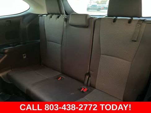 Used 2024 Toyota Highlander LE FWD image 12