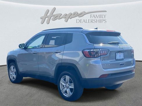 Certified 2022 Jeep Compass Latitude image 8