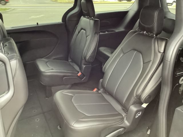 New 2026 Chrysler Pacifica Select AWD/4WD image 10
