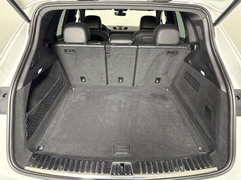 Certified 2023 Porsche Cayenne Platinum Edition image 21