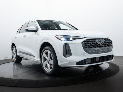 New 2025 Audi Q5 Premium Plus image 2