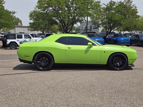 Used 2015 Dodge Challenger R/T Scat Pack w/ Leather Interior Group RWD image 2
