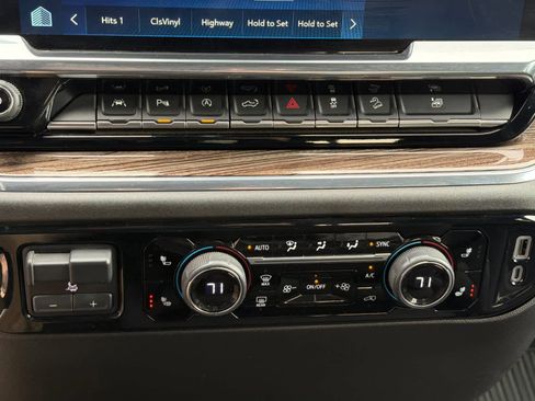 Used 2023 Chevrolet Silverado 1500 LT w/ Z71 Off-Road Package image 19