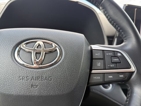 Certified 2024 Toyota Highlander LE AWD/4WD image 10