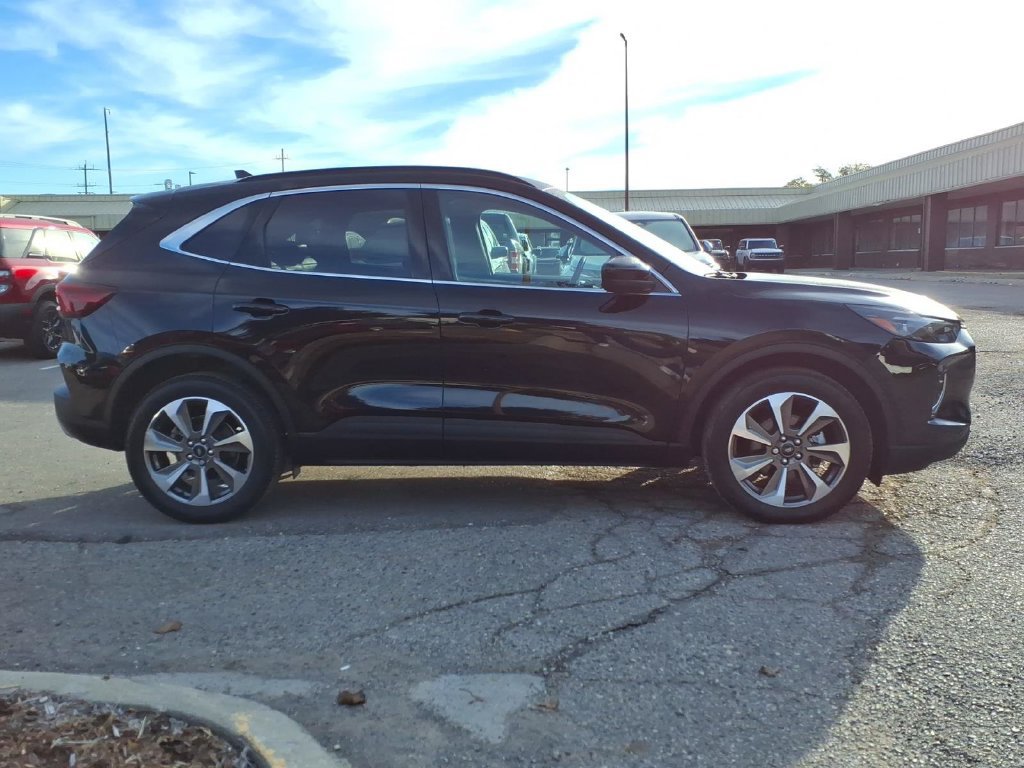 Used 2023 Ford Escape Platinum AWD/4WD image 6