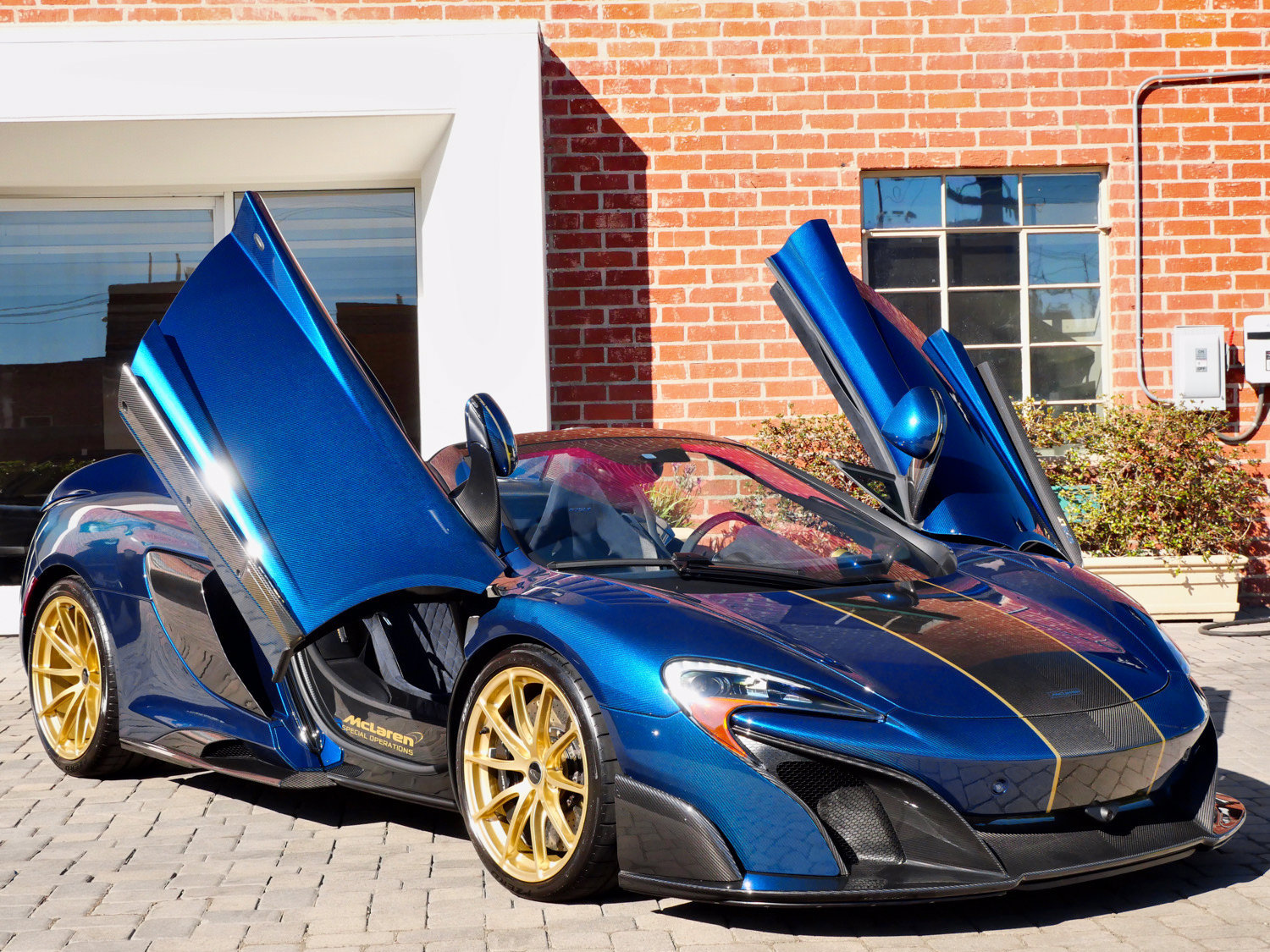 Used 2016 McLaren 675LT Spider RWD image 33