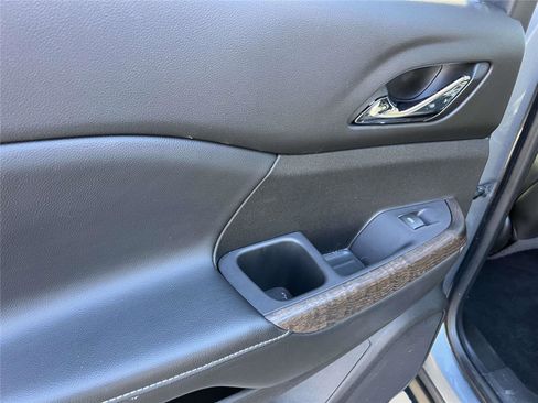 Used 2021 GMC Acadia Denali w/ Denali Ultimate Package image 12