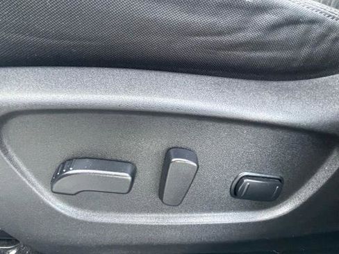 Used 2020 Nissan Rogue SV image 16