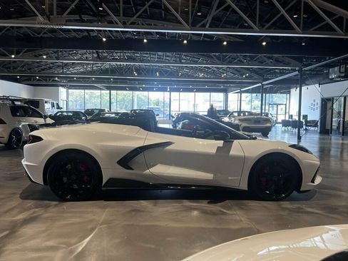 Used 2021 Chevrolet Corvette Stingray Premium Conv w/ Z51 Performance Package RWD image 9