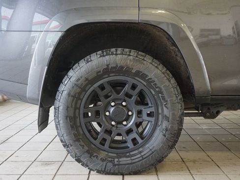 Certified 2023 Toyota 4Runner SR5 Premium w/ Moonroof Package AWD/4WD image 31