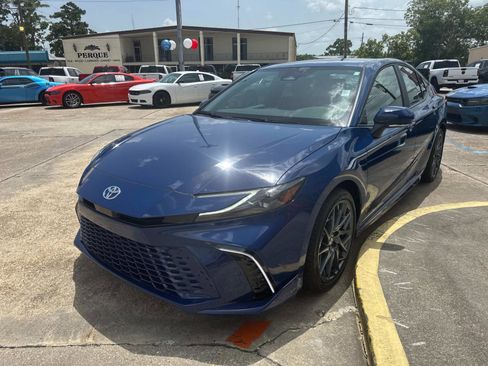 Used 2025 Toyota Camry XSE image 3