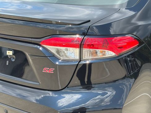Used 2025 Toyota Corolla SE w/ SE Premium Package FWD image 5