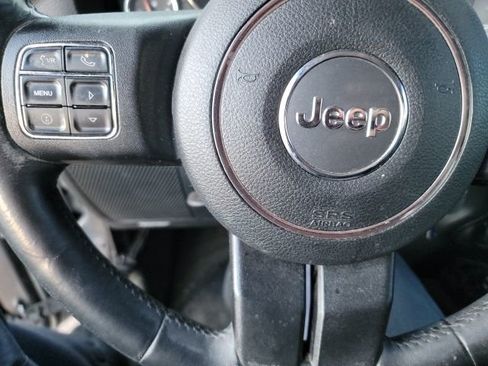 Used 2014 Jeep Wrangler Unlimited Rubicon w/ Connectivity Group AWD/4WD image 12