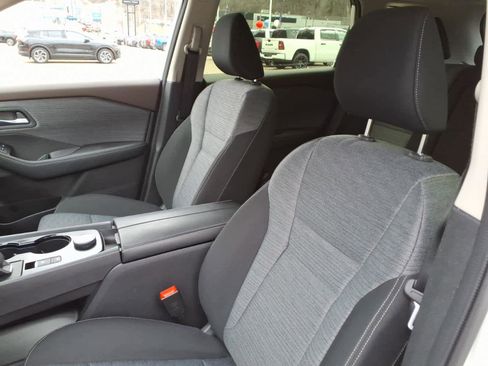 Used 2023 Nissan Rogue SV image 9