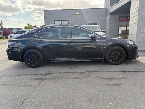 Used 2022 Toyota Camry SE w/ Cold Weather Package AWD/4WD image 4