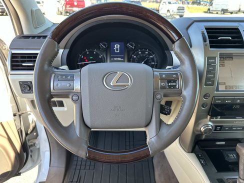 Used 2019 Lexus GX 460 image 26