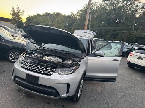 Used 2017 Land Rover Discovery HSE image 8