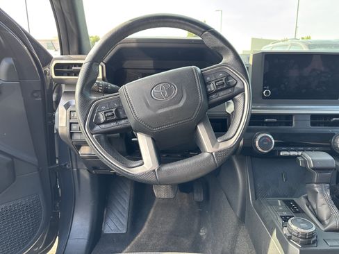 Used 2025 Toyota 4Runner SR5 AWD/4WD image 16