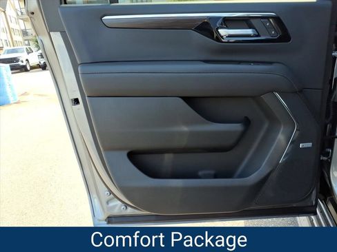 New 2026 Chevrolet Suburban LT w/ Comfort Package AWD/4WD image 24