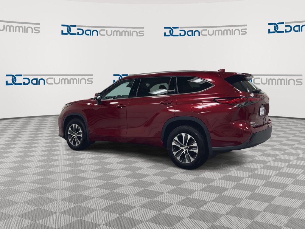 Used 2021 Toyota Highlander XLE AWD/4WD image 6