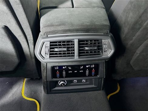 Used 2024 Lamborghini Urus Performante image 27