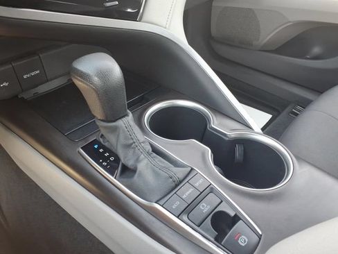 Used 2022 Toyota Camry LE AWD/4WD image 16
