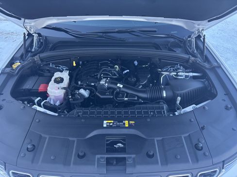 Used 2024 Jeep Grand Cherokee L Laredo image 12