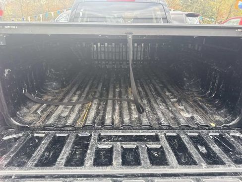 Used 2022 Chevrolet Colorado LT w/ Safety Package image 9