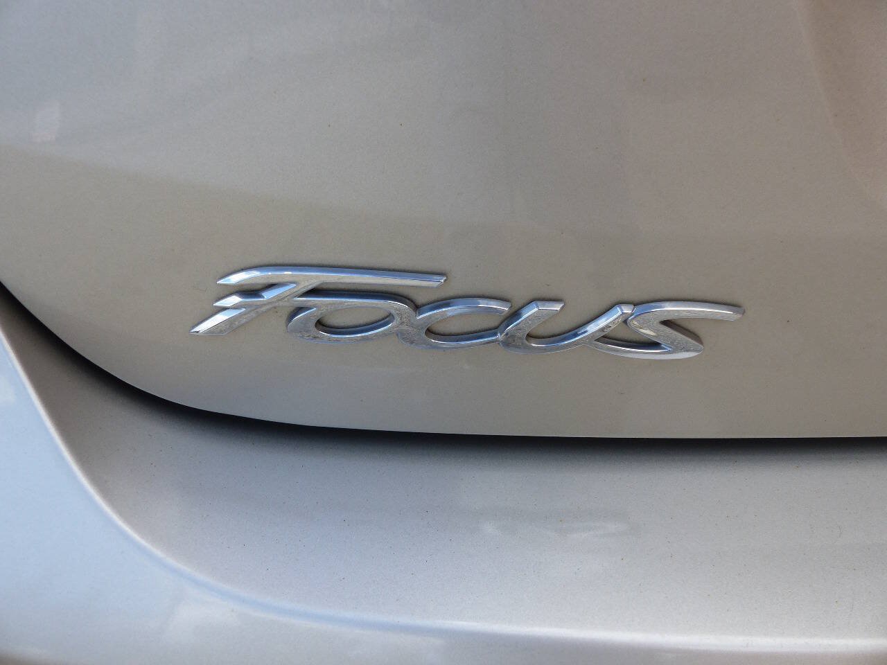 Used 2018 Ford Focus SE w/ Cold Weather Package FWD image 9