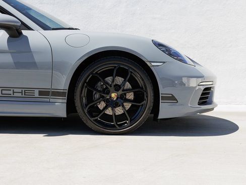 Certified 2025 Porsche 718 Cayman RWD image 11