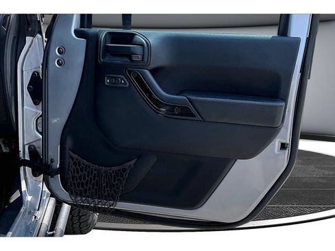 Used 2015 Jeep Wrangler Unlimited Sahara AWD/4WD image 46
