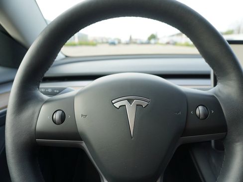 Used 2023 Tesla Model 3 Standard Range image 20
