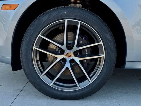 Used 2025 Porsche Macan image 23