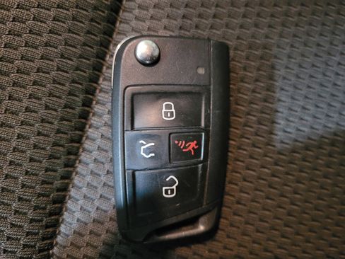 Used 2019 Volkswagen Golf S FWD image 32
