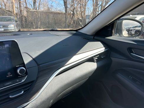 Used 2025 Nissan Altima 2.5 SV image 34