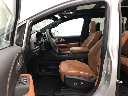 Used 2024 Chrysler Pacifica Pinnacle w/ Trailer Tow Group image 20