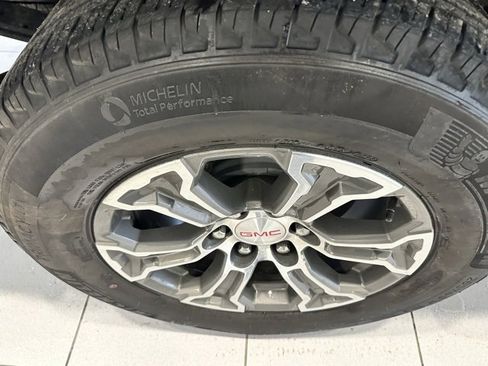 Used 2022 GMC Sierra 1500 SLT w/ SLT Convenience Package image 17