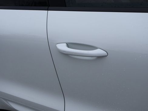 New 2026 Porsche Macan image 17