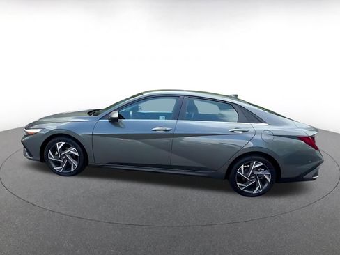 Used 2025 Hyundai Elantra SEL image 9