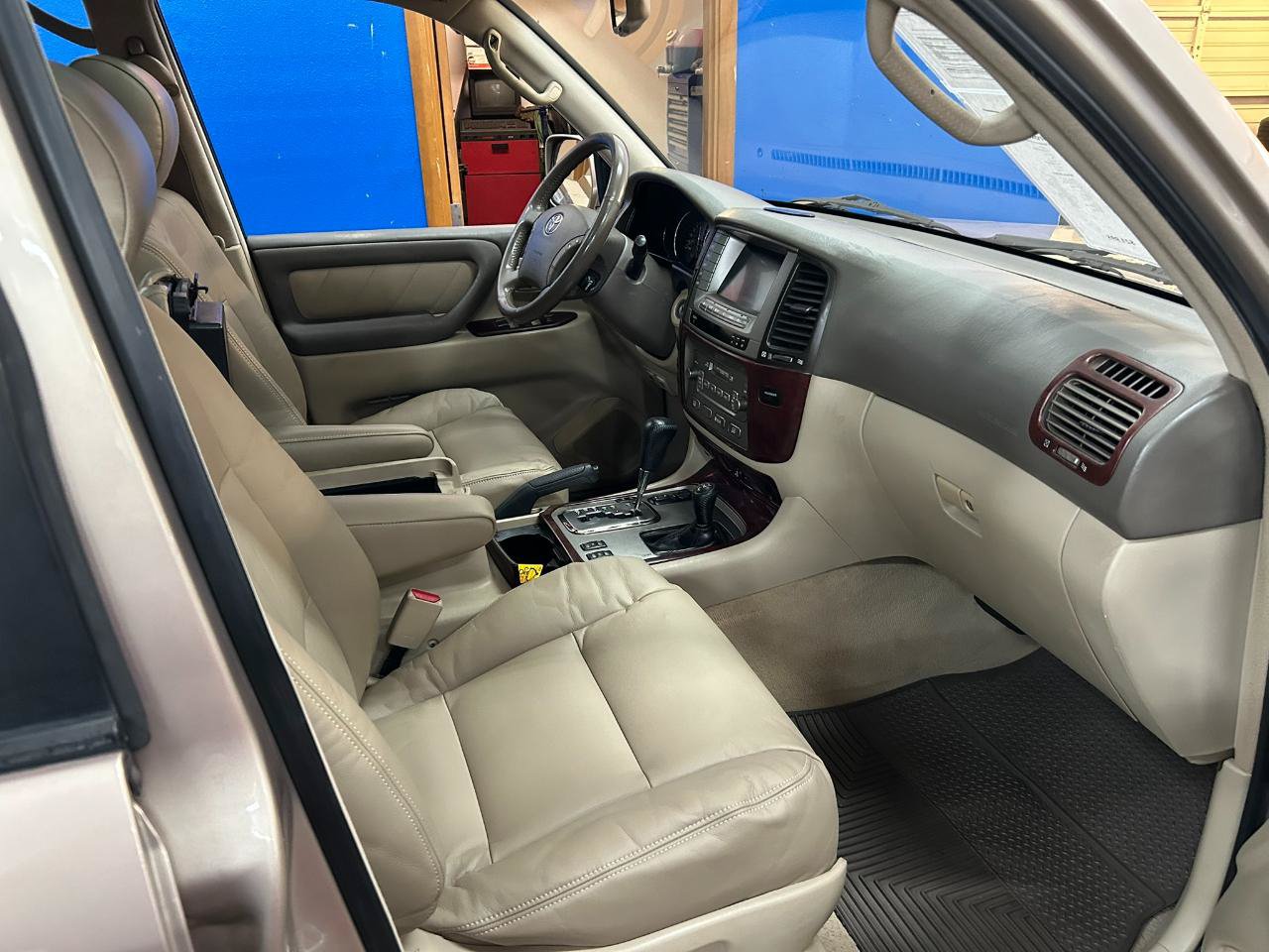 Used 2006 Toyota Land Cruiser AWD/4WD image 25