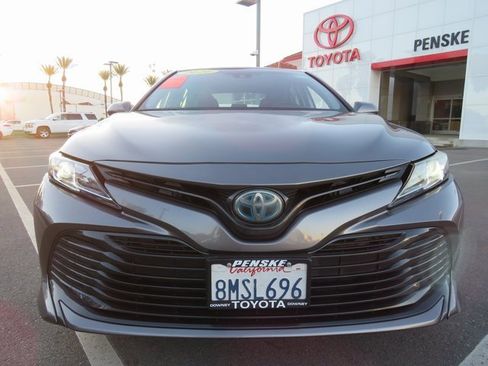 Used 2020 Toyota Camry LE image 2