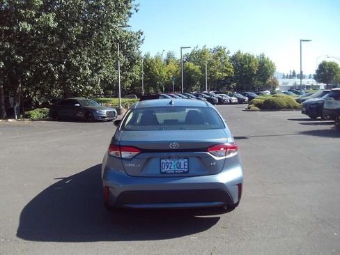 Used 2021 Toyota Corolla LE FWD image 4