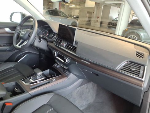 Used 2023 Audi Q5 2.0T Premium w/ Convenience Package AWD/4WD image 22