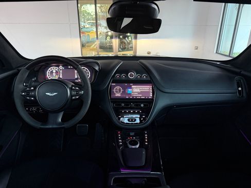 Used 2022 Aston Martin DBX image 39