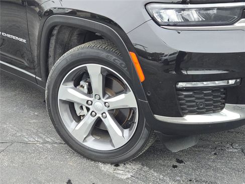 Used 2021 Jeep Grand Cherokee L Limited w/ Luxury Tech Group II image 3