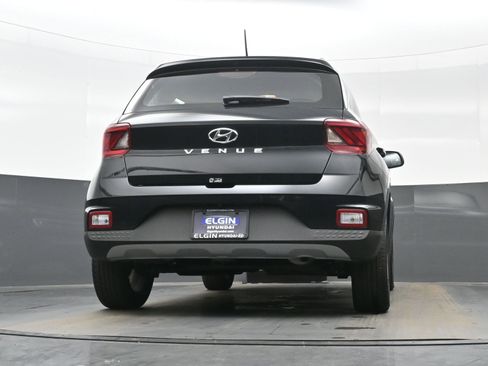 Certified 2025 Hyundai Venue SEL image 30