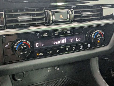 Used 2023 Nissan Pathfinder SV AWD/4WD image 23