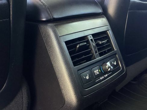 Used 2016 Toyota Avalon Limited w/ Toyota Safety Sense Package FWD image 8
