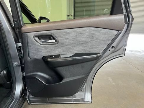 Used 2023 Nissan Rogue SV FWD image 15