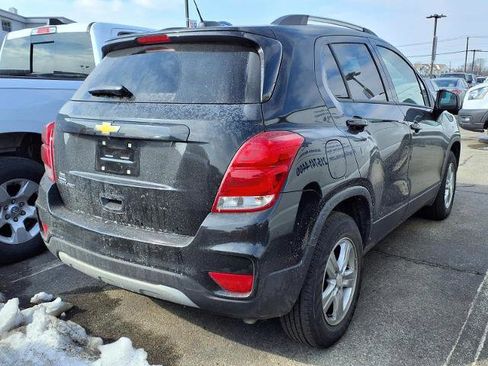Used 2022 Chevrolet Trax LT w/ LT Convenience Package image 2